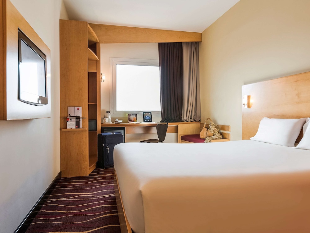 Room, 1 Double Bed with Sofa bed (Privilege) - Photo 7