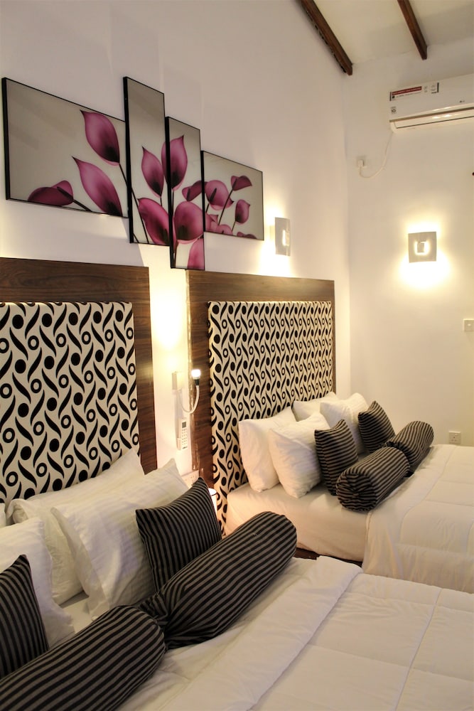 Deluxe Double Room, Multiple Beds, Smoking, Mountain View photo 1