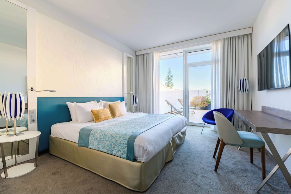 Superior Room, 1 King Bed, Terrace
