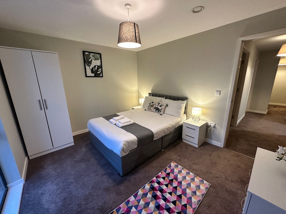 Three Bedroom Apartment - Photo 5