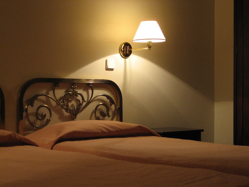 Basic Twin Room, 2 Twin Beds photo 3