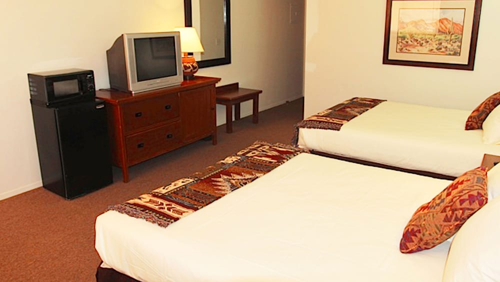 Standard Double Room, 2 Queen Beds photo 3