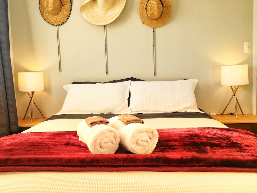 Double Room, Shared Bathroom (Queen) photo 1
