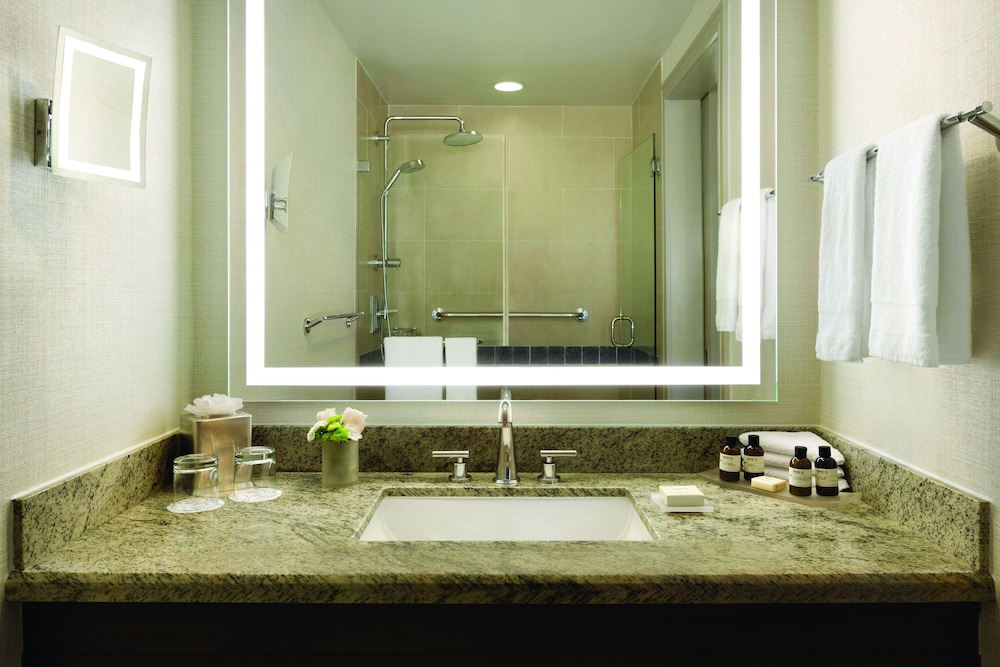 Fairmont Gold, Suite, 1 Double Bed, City View photo 2