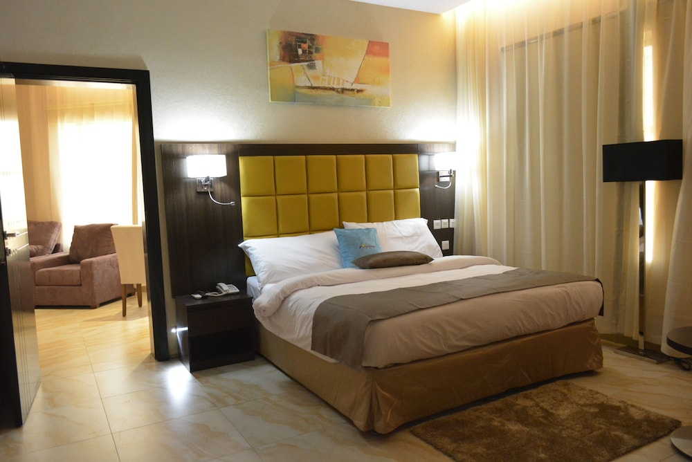 Suite, City View