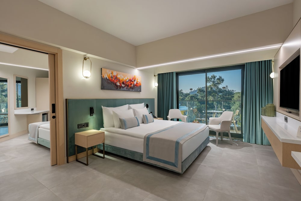 Family Room, 2 Bedrooms