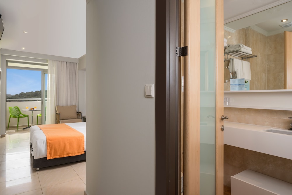 Double Room - Photo 3
