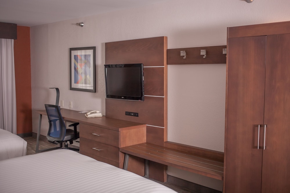 Suite, Multiple Beds - Photo 2