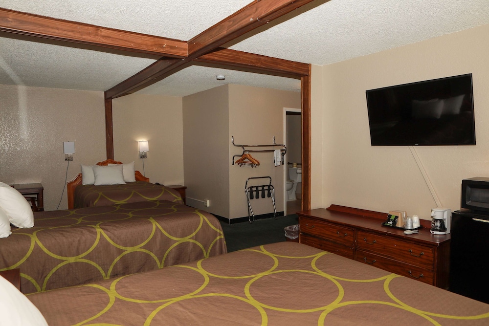 Studio Suite, Multiple Beds, Smoking - Photo 1
