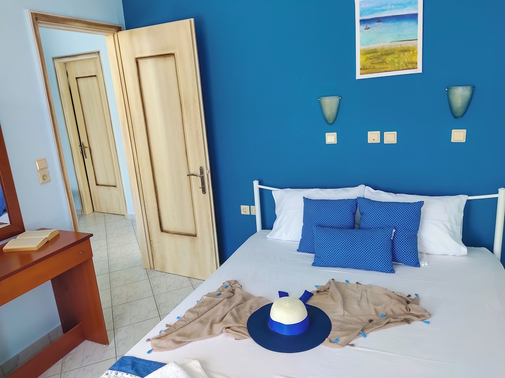 Family Apartment, 2 Bedrooms, Sea View photo 2