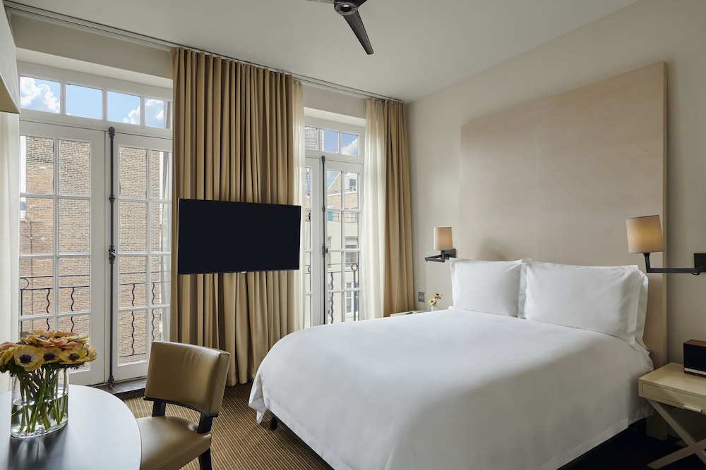 Courtyard Room