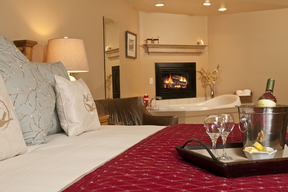 Room (Queen Jacuzzi Fireplace)