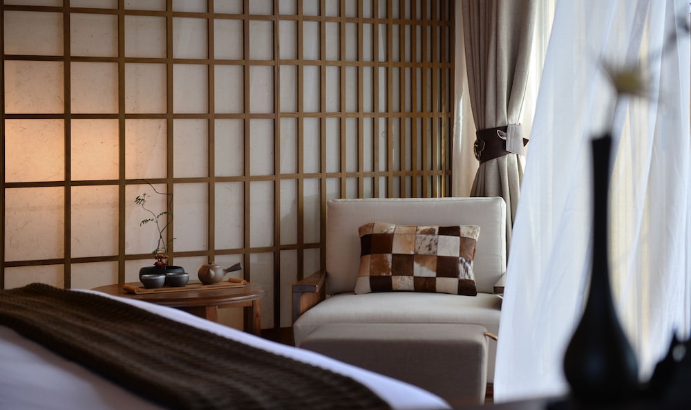 Superior Room, 1 King Bed, Balcony, Hill View photo 2