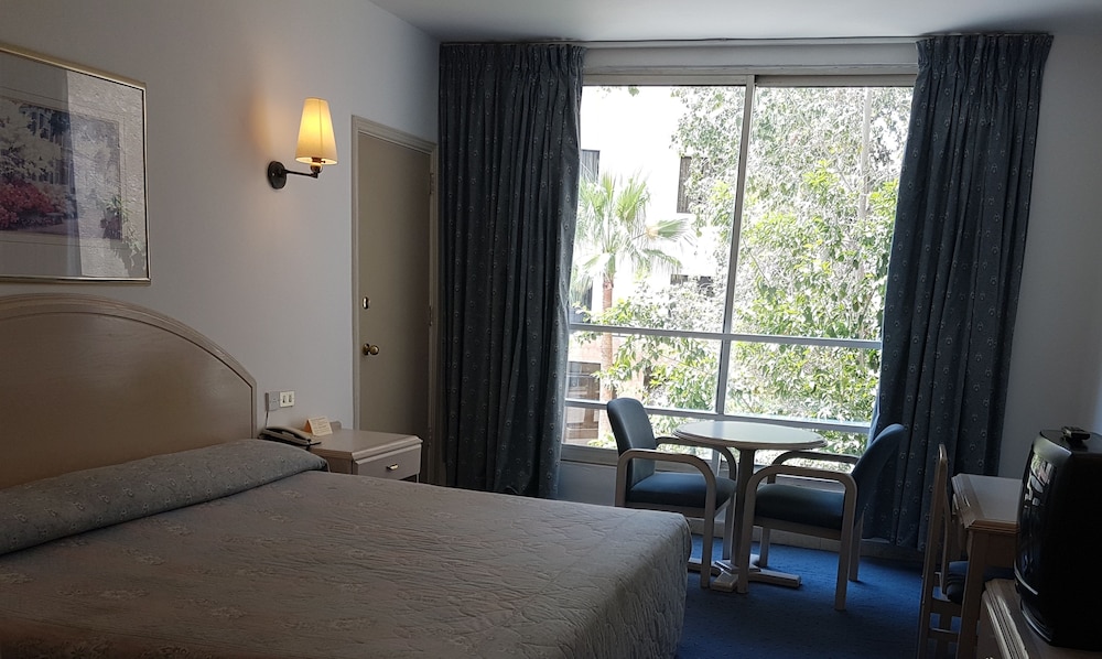 Standard Double or Twin Room - Photo 8