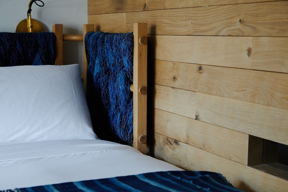 Standard Studio, 1 King Bed, City View photo 3
