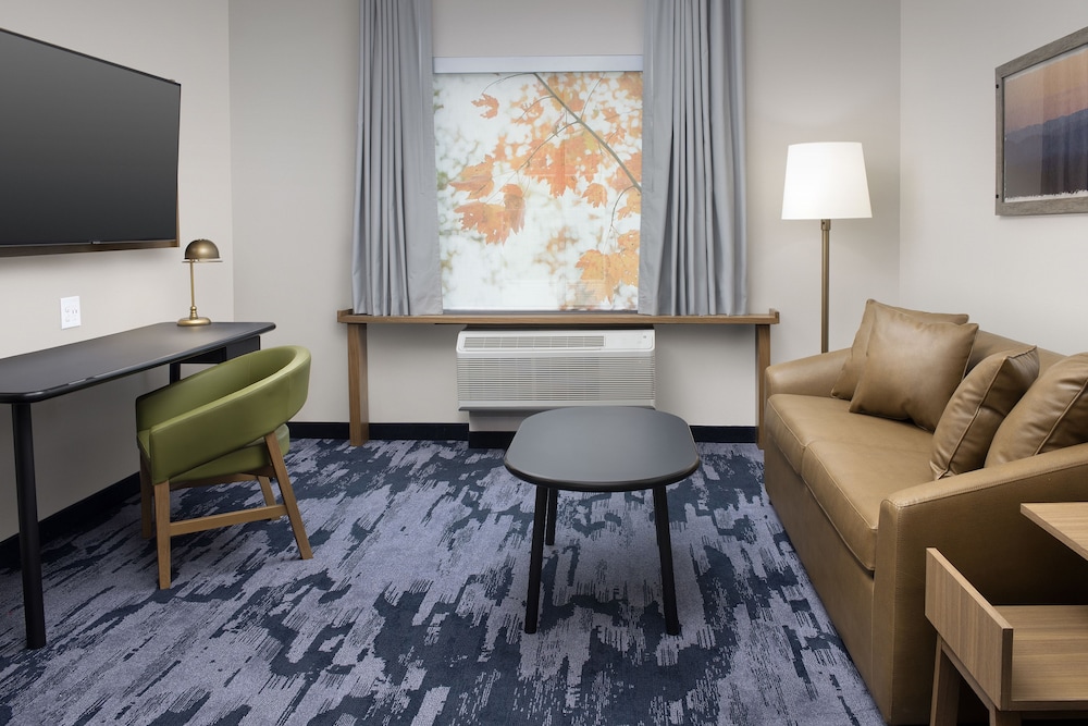 Suite, 1 King Bed with Sofa bed (Mobility Accessible, Tub)