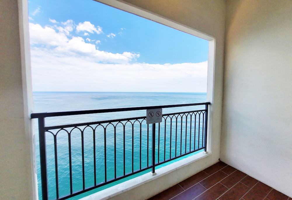 [Happy Weekend Pkg] Deluxe Ocean Double, Panorama View + Lunch For 2 + Americano For 2 photo 3