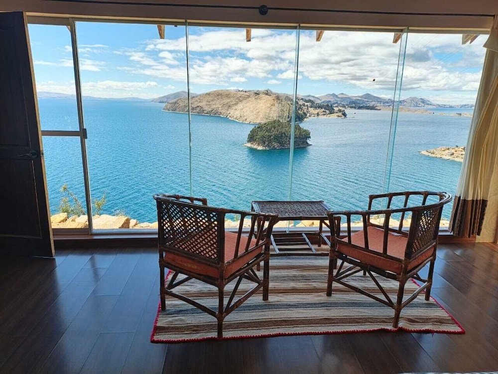 Family Room, Patio, Lake View photo 2