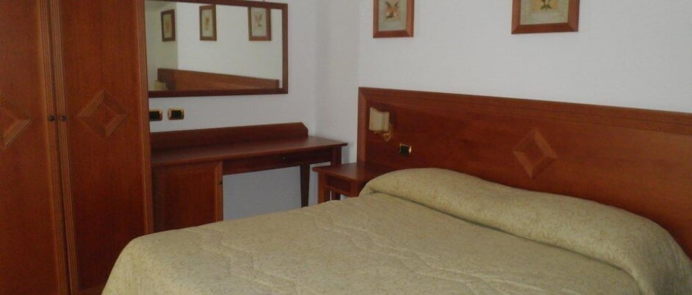 Standard Double or Twin Room photo 1