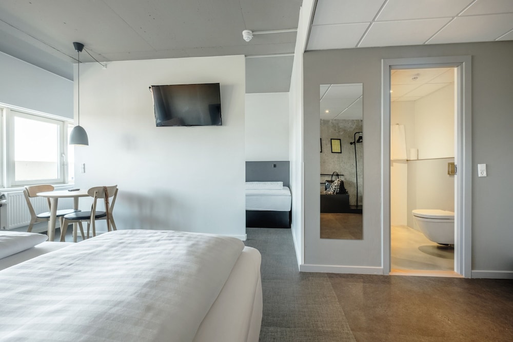 Family Room, 2 Twin Beds - Photo 11