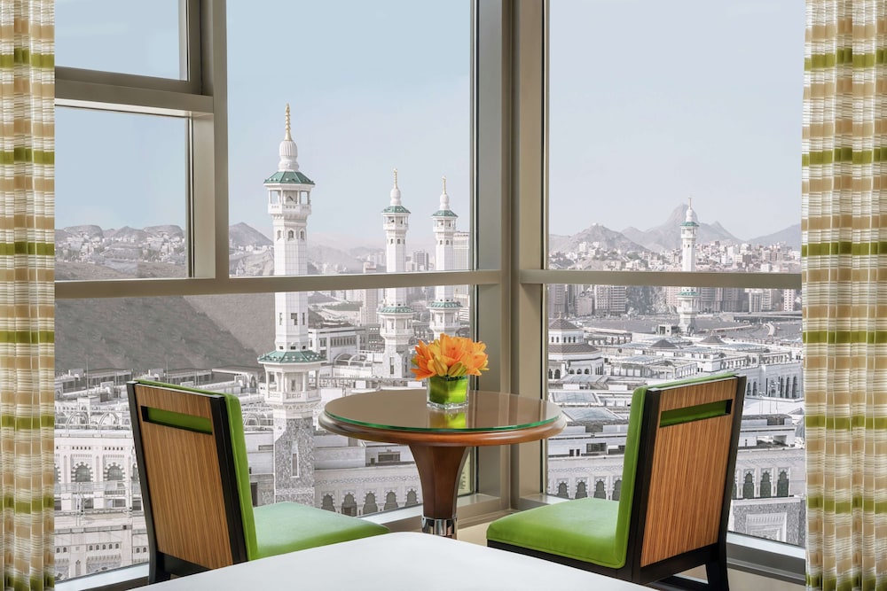 Superior Room, 1 King Bed (Partial Haram View) thumbnail 6