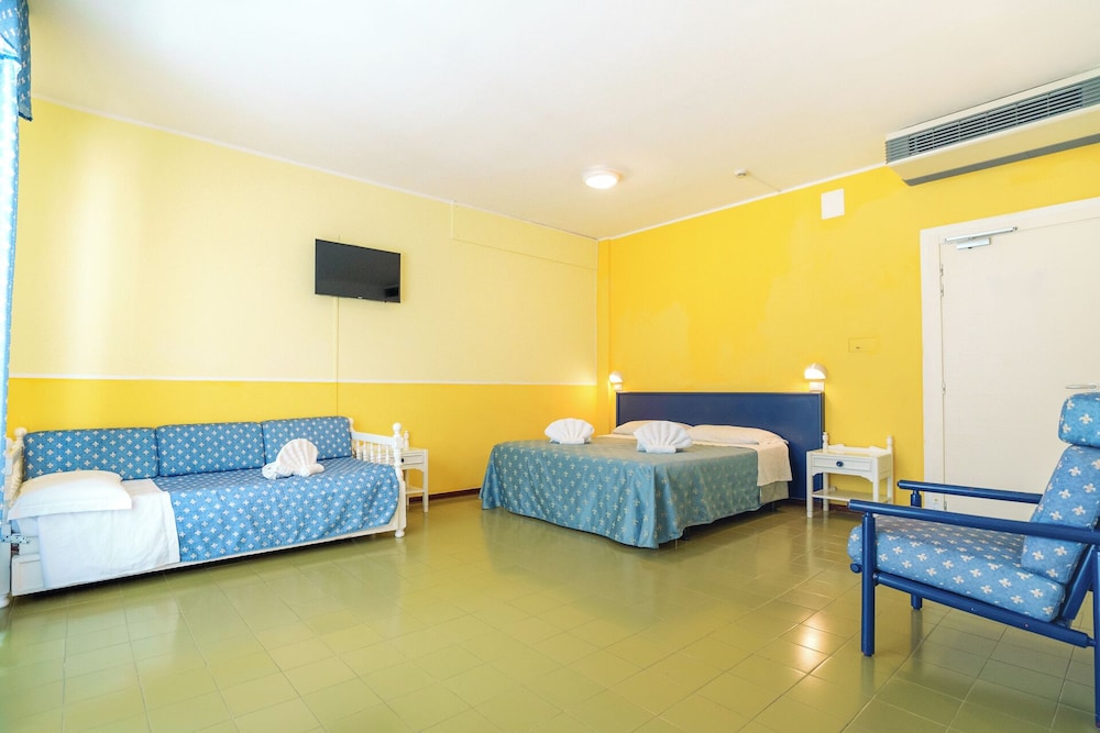 Comfort Quadruple Room photo 1
