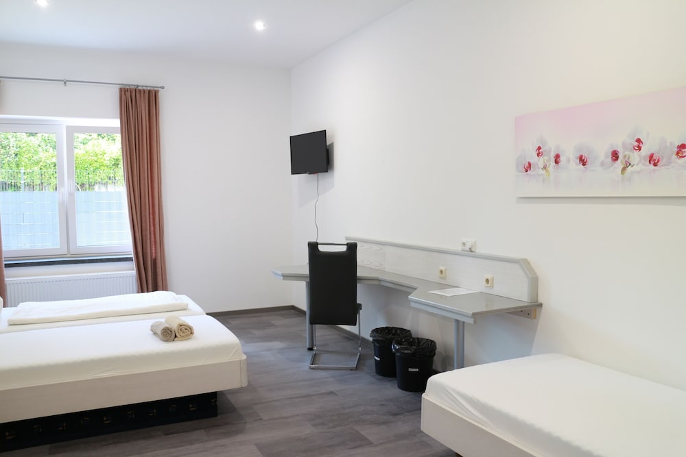 Basic Triple Room
