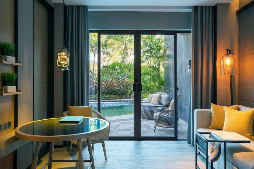 Room, 2 Double Beds, Pool Access, Pool View - Photo 4