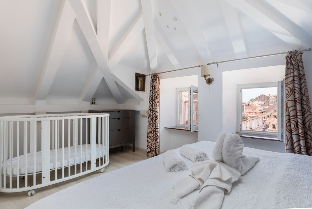 Duplex Apartment Top Floor with Old Town View (address: Dropceva 7)
