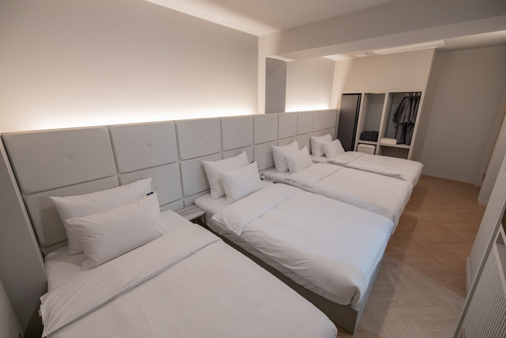 Family Quadruple Room - Photo 2