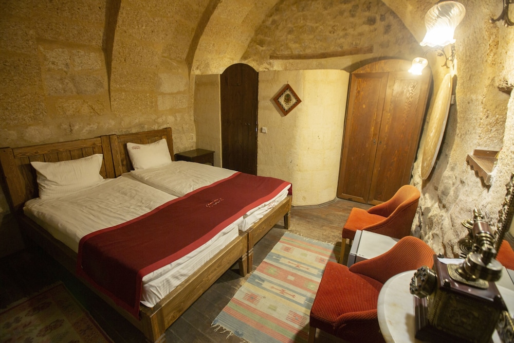 Zümrüt Cave Suit