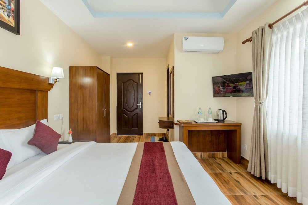 Deluxe Double Room, Balcony - Photo 9