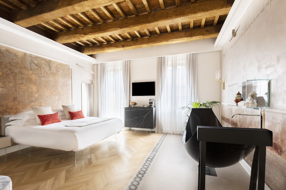 Premium Double Room, Bathtub photo 2