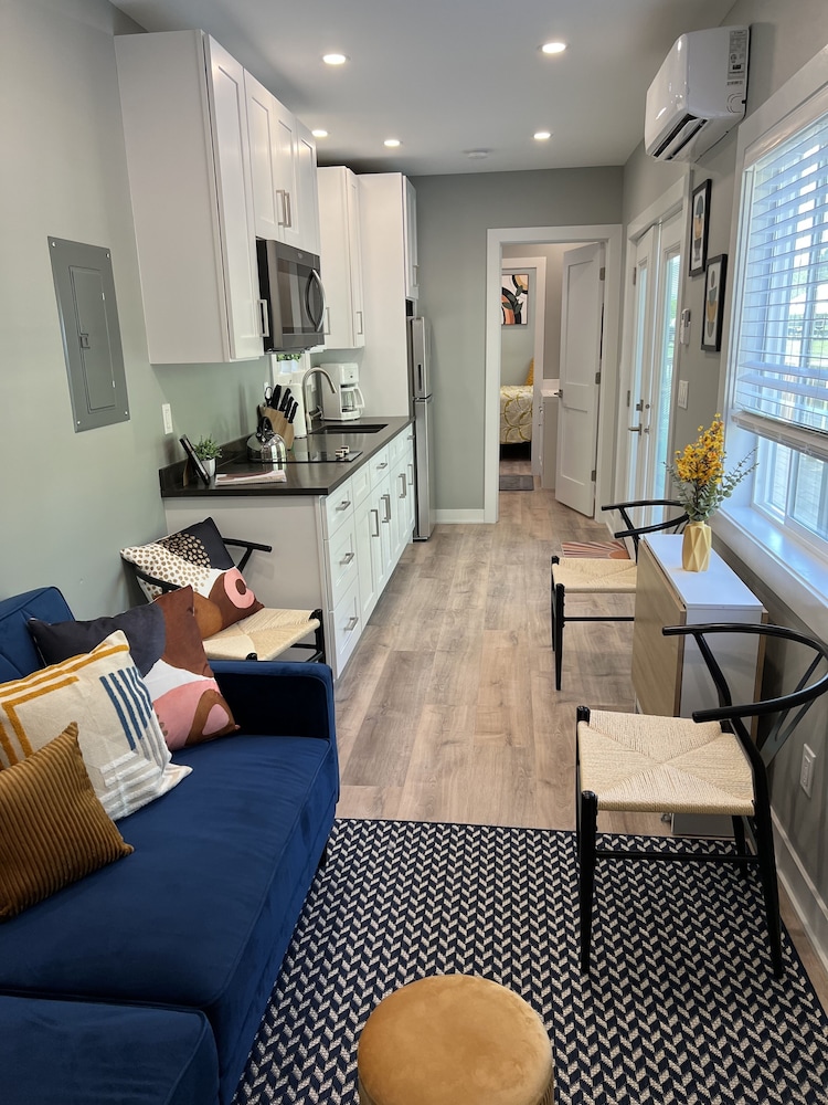 House, 1 Bedroom (No pets, tiny house, linens included) photo 2