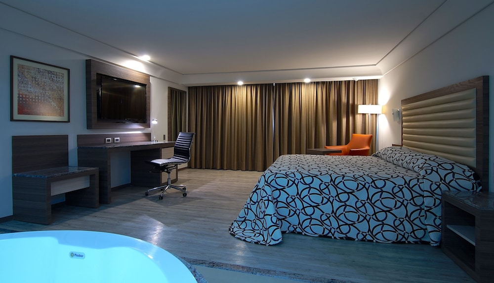 Deluxe Suite, 1 King Bed, Non Smoking, Jetted Tub