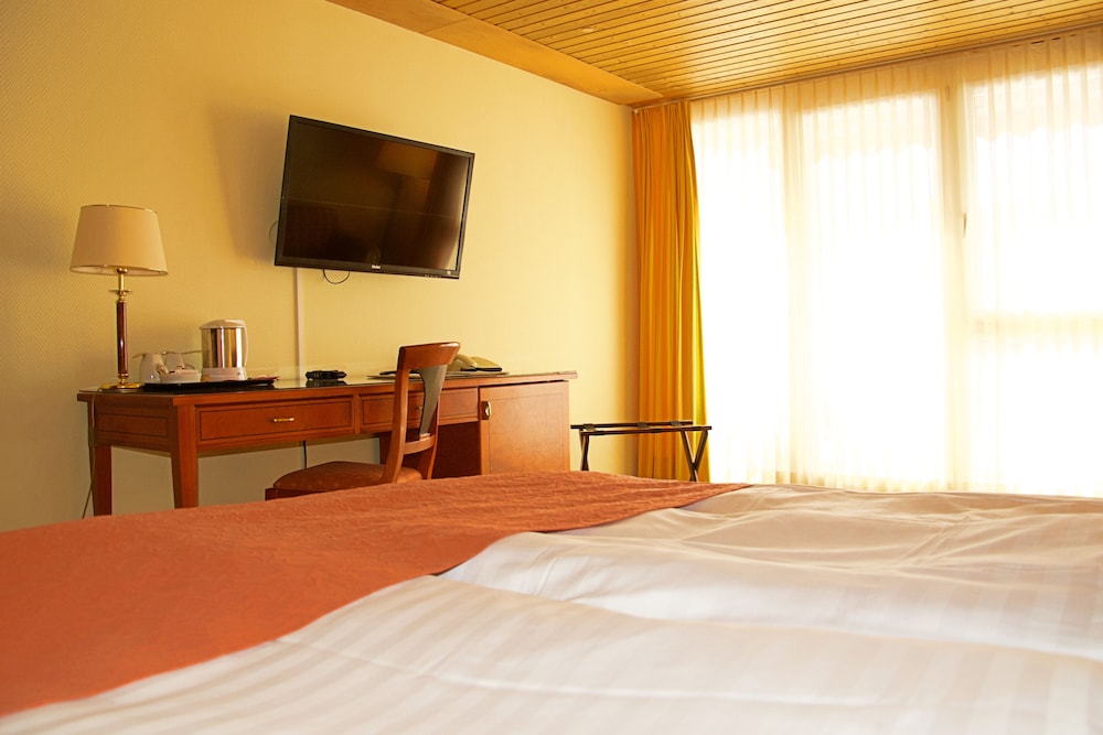 Family Room (Jungfrau View) - Photo 6