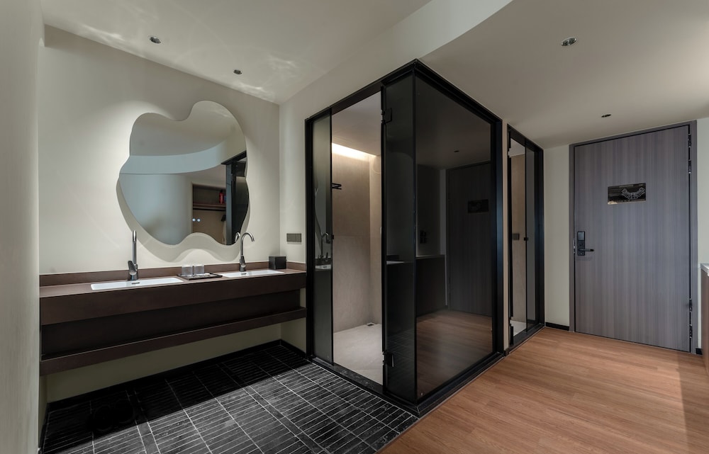 Panoramic Double Room, 1 King Bed, Bathtub, Ocean View photo 2