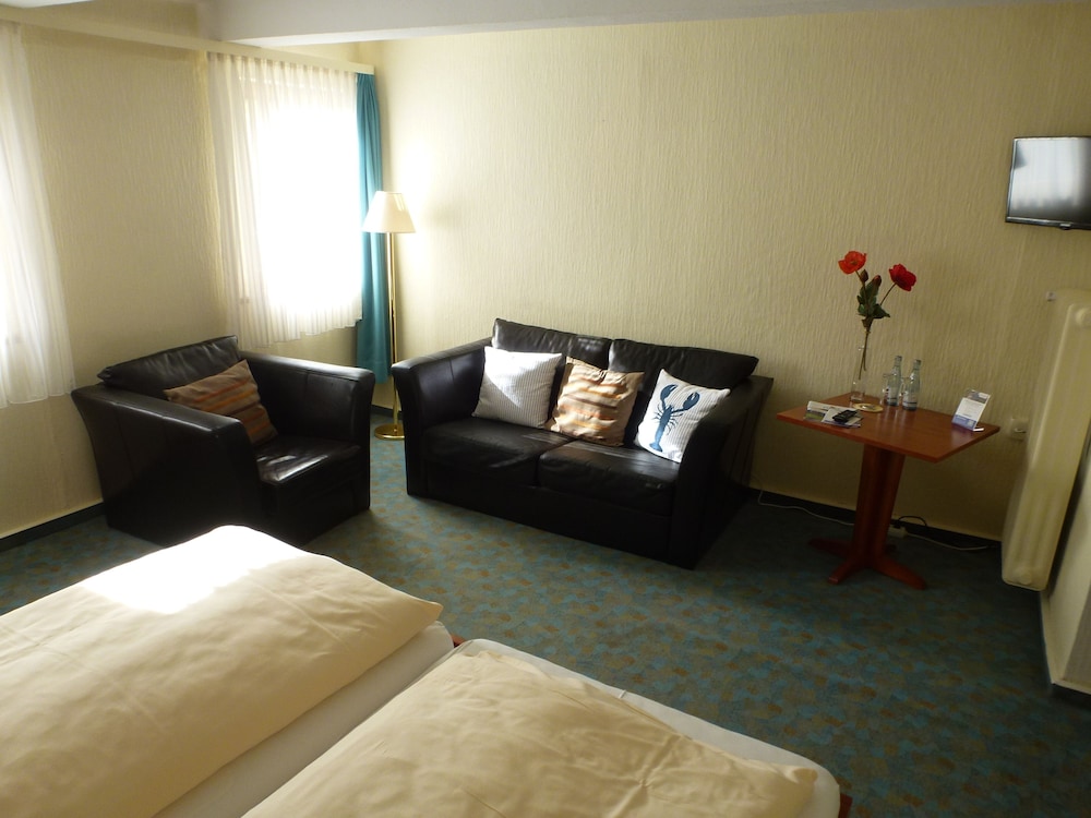 Basic Quadruple Room photo 2