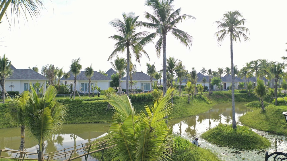 Luxury Lake View Villa Twins - Photo 15