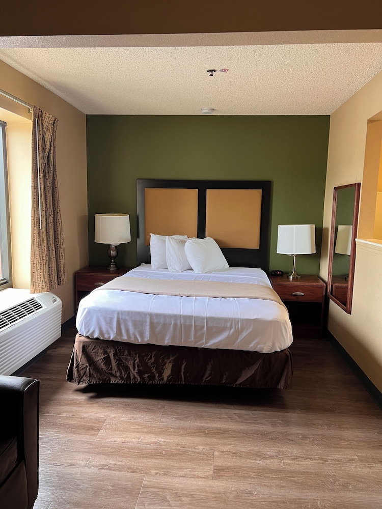 Suite, 1 Queen Bed, Accessible, Non Smoking (Efficiency) - Photo 2