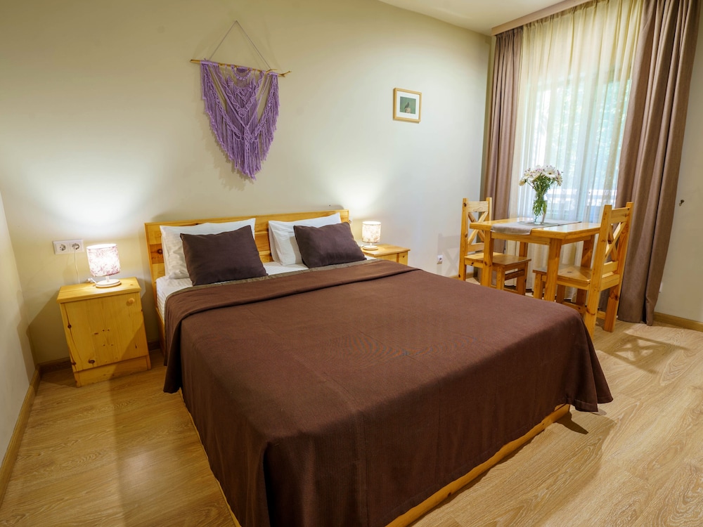 Classic Double Room, 1 Queen Bed, Balcony, Lake View photo 1