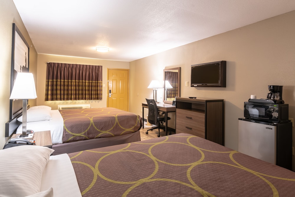 Standard Room, 2 Queen Beds - Photo 4