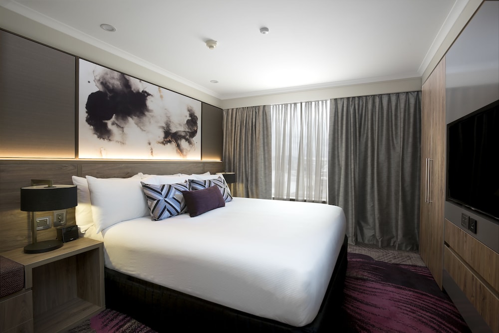 Suite, 1 King Bed - Photo 5