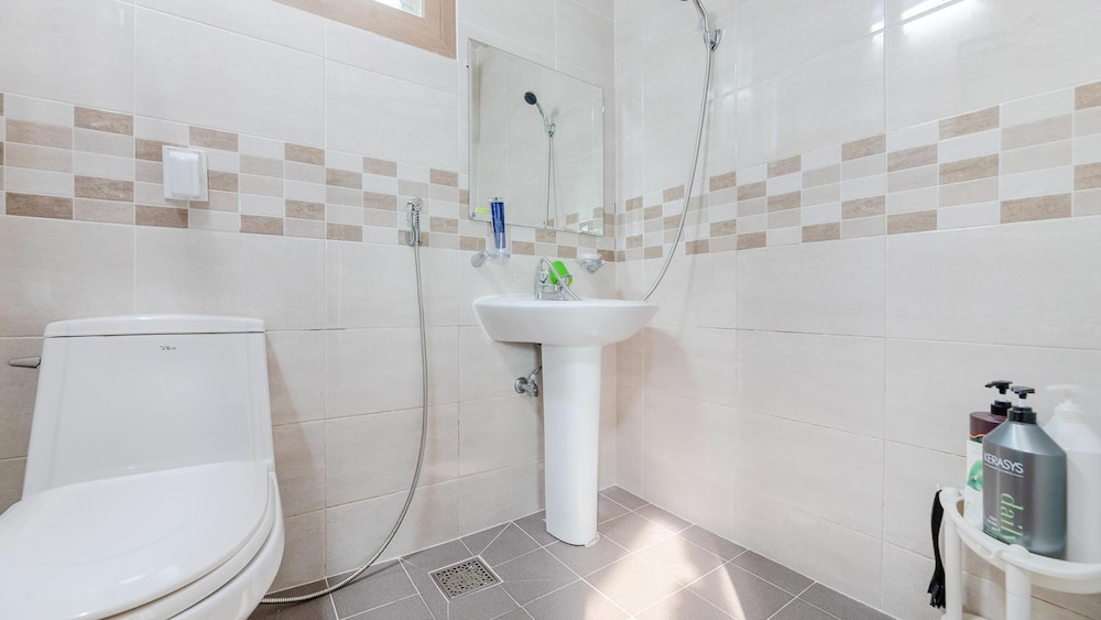 Basic Room, 1 Bedroom (A201) - Photo 9