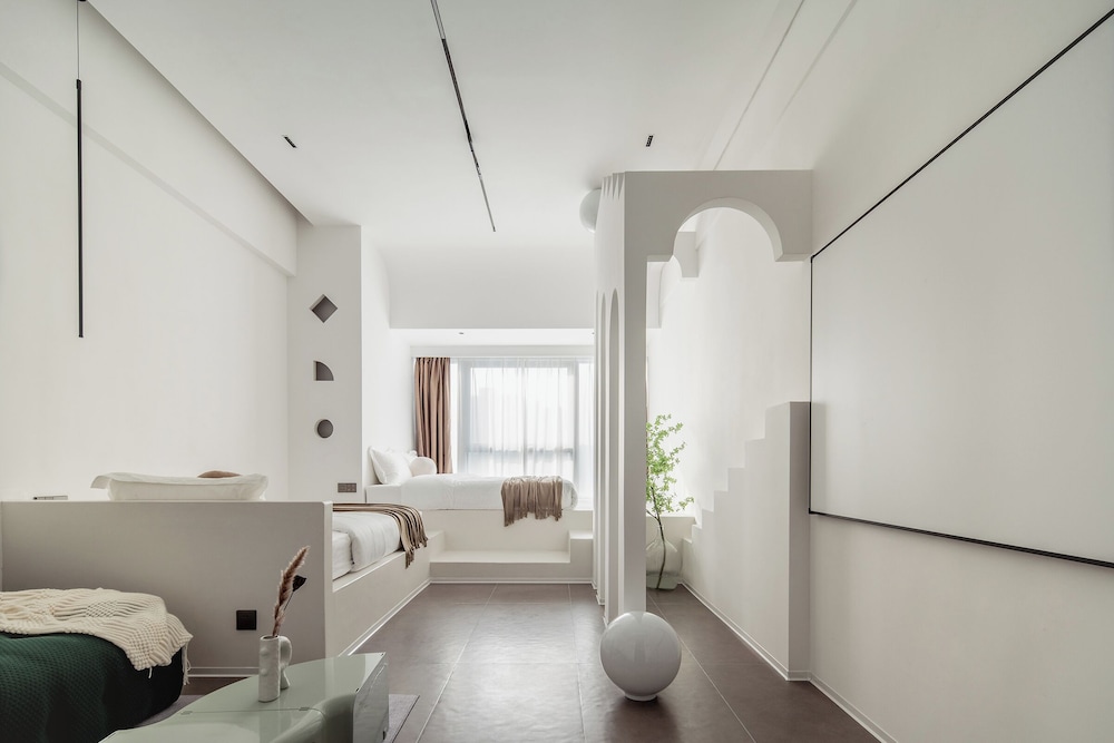Design Twin Room, City View