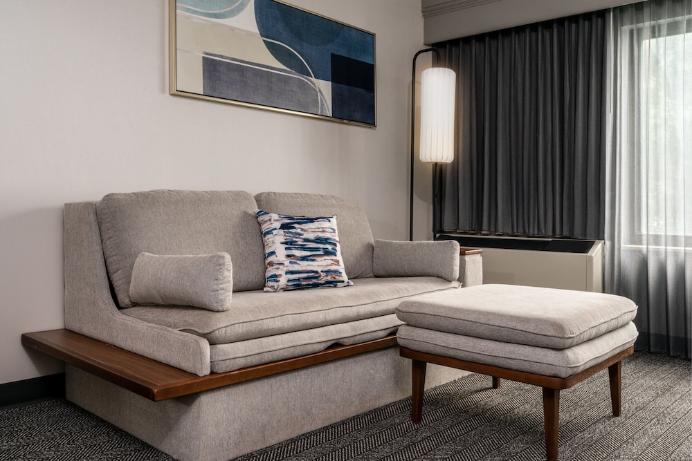 Suite, 1 Bedroom - Photo 5