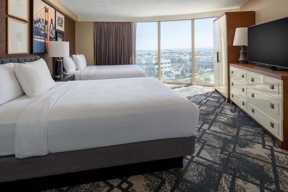 Suite, 2 Queen Beds, Corner - Photo 4