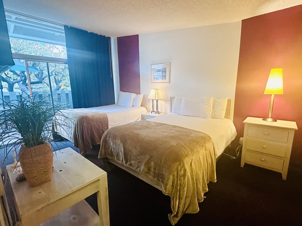 Economy Room, 2 Double Beds, Patio, Garden View photo 1