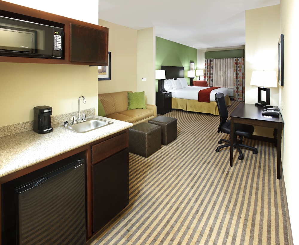 Suite, 1 King Bed, Accessible (Communications, Mobility) - Photo 3
