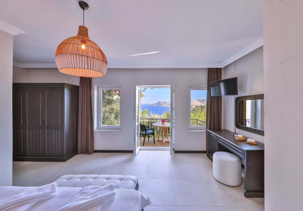 Superior Suite, 1 Queen Bed, Balcony, Sea View